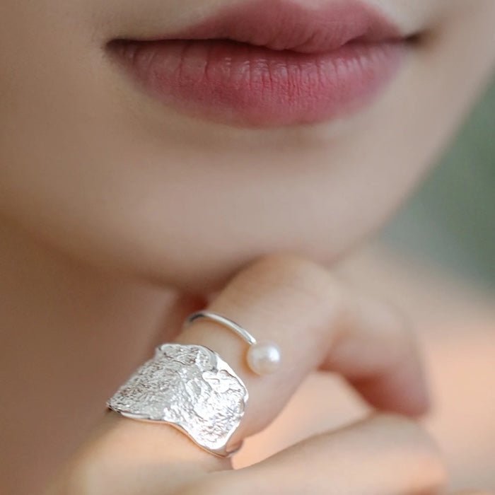 LanLivia Textured Pearl Ring Zilver