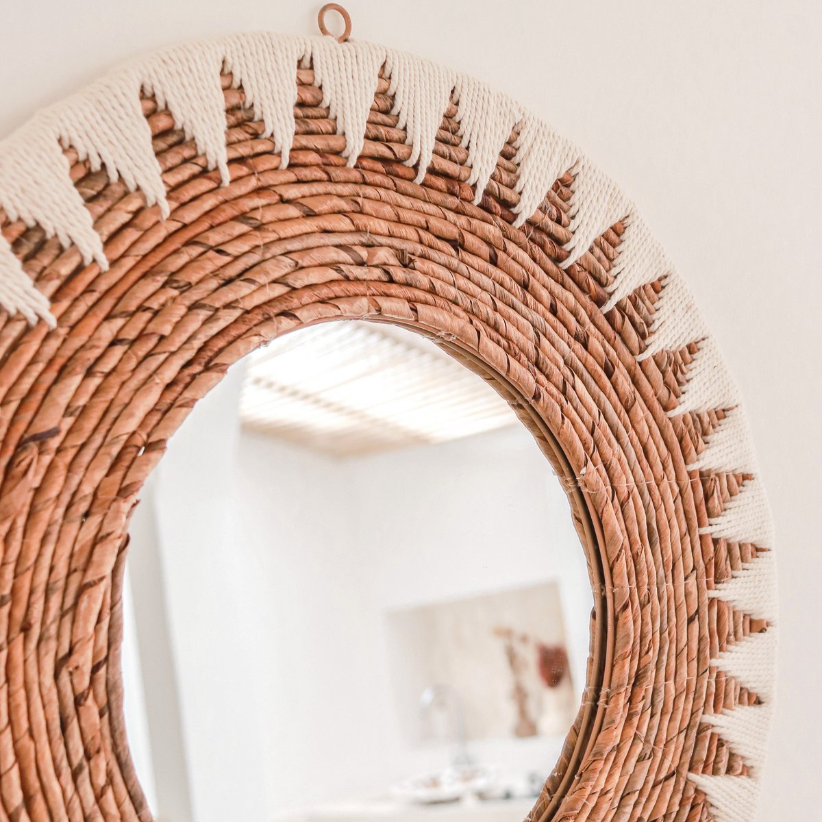 Ronde Boho Spiegel 60 cm | Handgemaakte geweven wandspiegel AWAN | Wanddecoratie met patroon gemaakt van katoenen koorden – Soeji (foto 3 van 6)