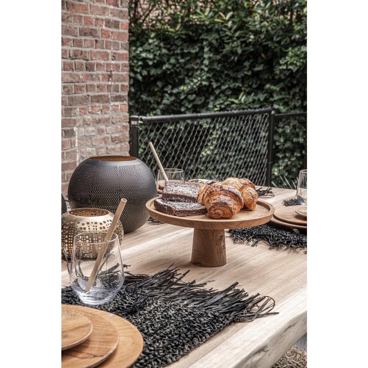 The Pierced Ball - Zwart Goud - L – Bazar Bizar Living (foto 4 van 5)