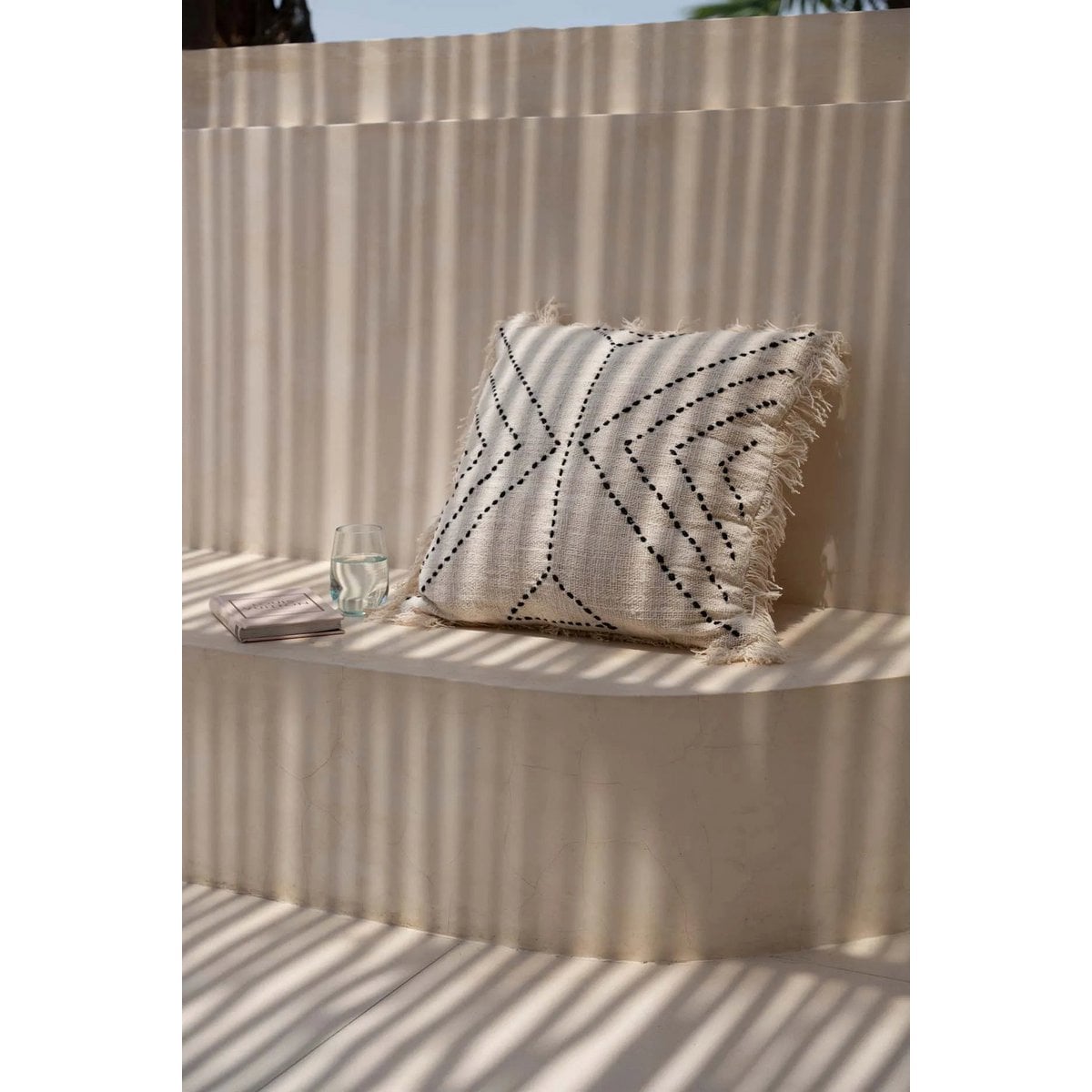 De Tribal Kussenhoes - Natuurlijk Zwart – Bazar Bizar Living (foto 2 van 8)