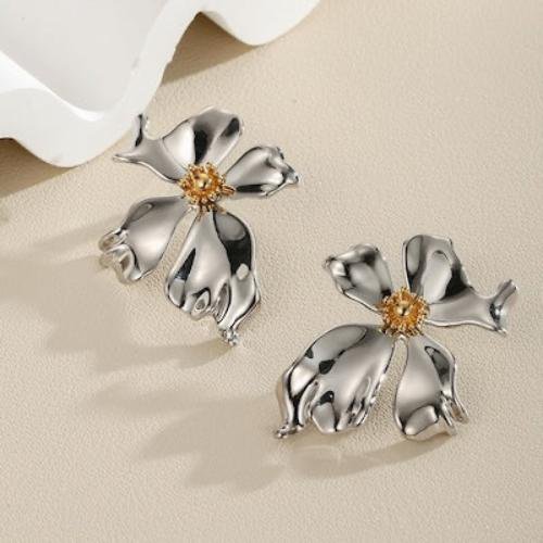 Vintage Blumen Ohrstecker – Gold & Silber | Elegantes Design