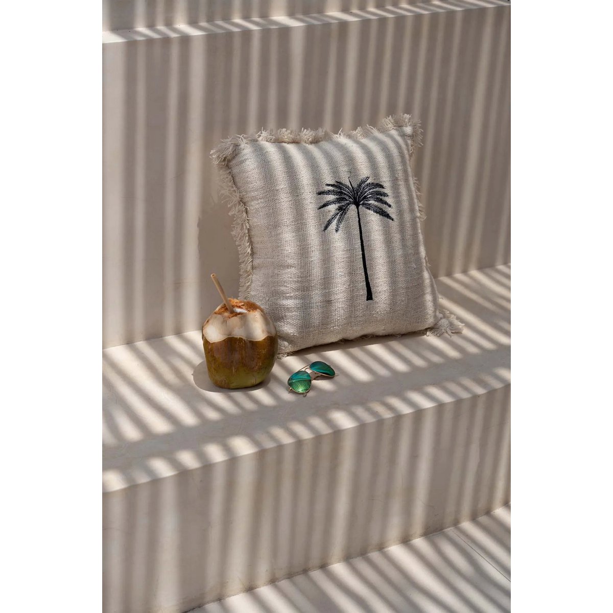 De Gili Palm Kussenhoes - Natuurlijk Zwart – Bazar Bizar Living (foto 4 van 8)