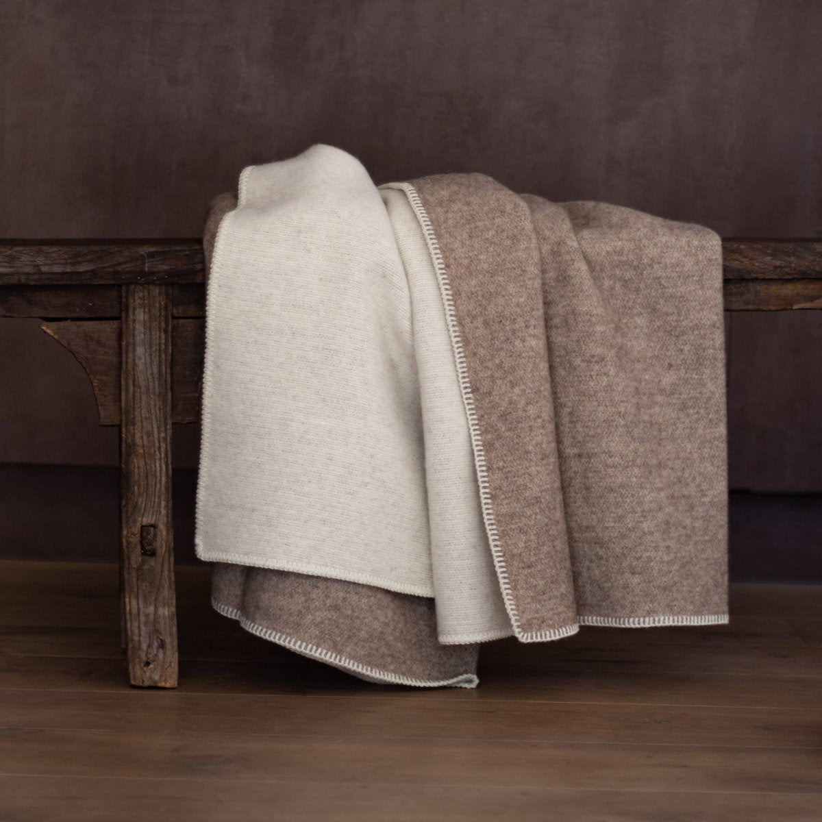 Wollen bedloper Eco Fossil - 130 x 250 cm – MoST Blankets (foto 3 van 3)
