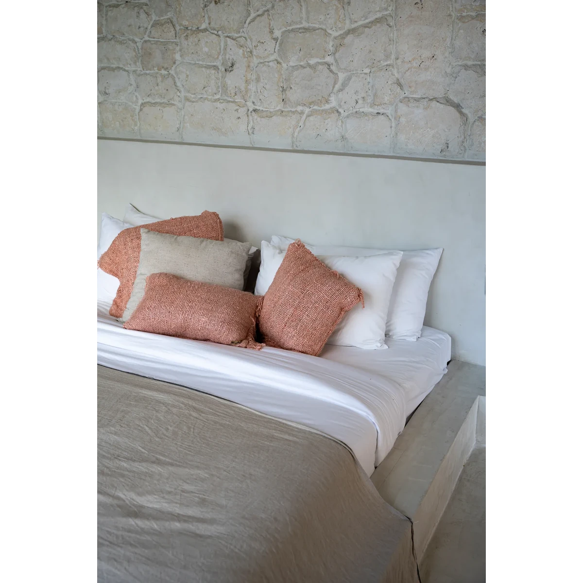 The Oh My Gee Kussenhoes - Zalmroze - 30x50 – Bazar Bizar Living (foto 4 van 8)