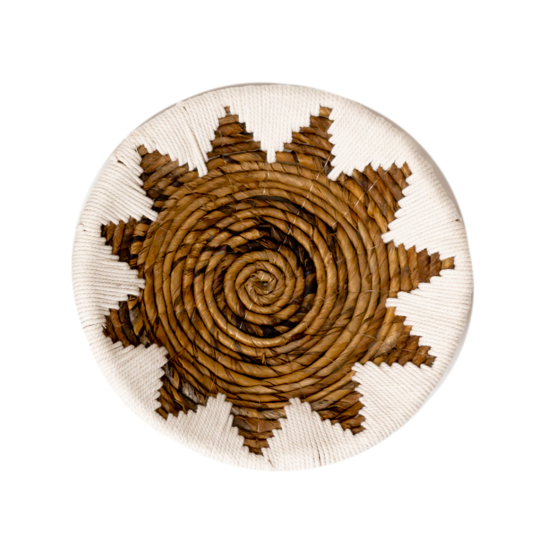 Ronde Boho Wandmand – Geweven Wanddecoratie – Decoratieve Schaal – Geweven Wandbord met Geborduurd Sterpatroon ADARI (2 maten, Ø30/40 cm) – Soeji (foto 7 van 9)