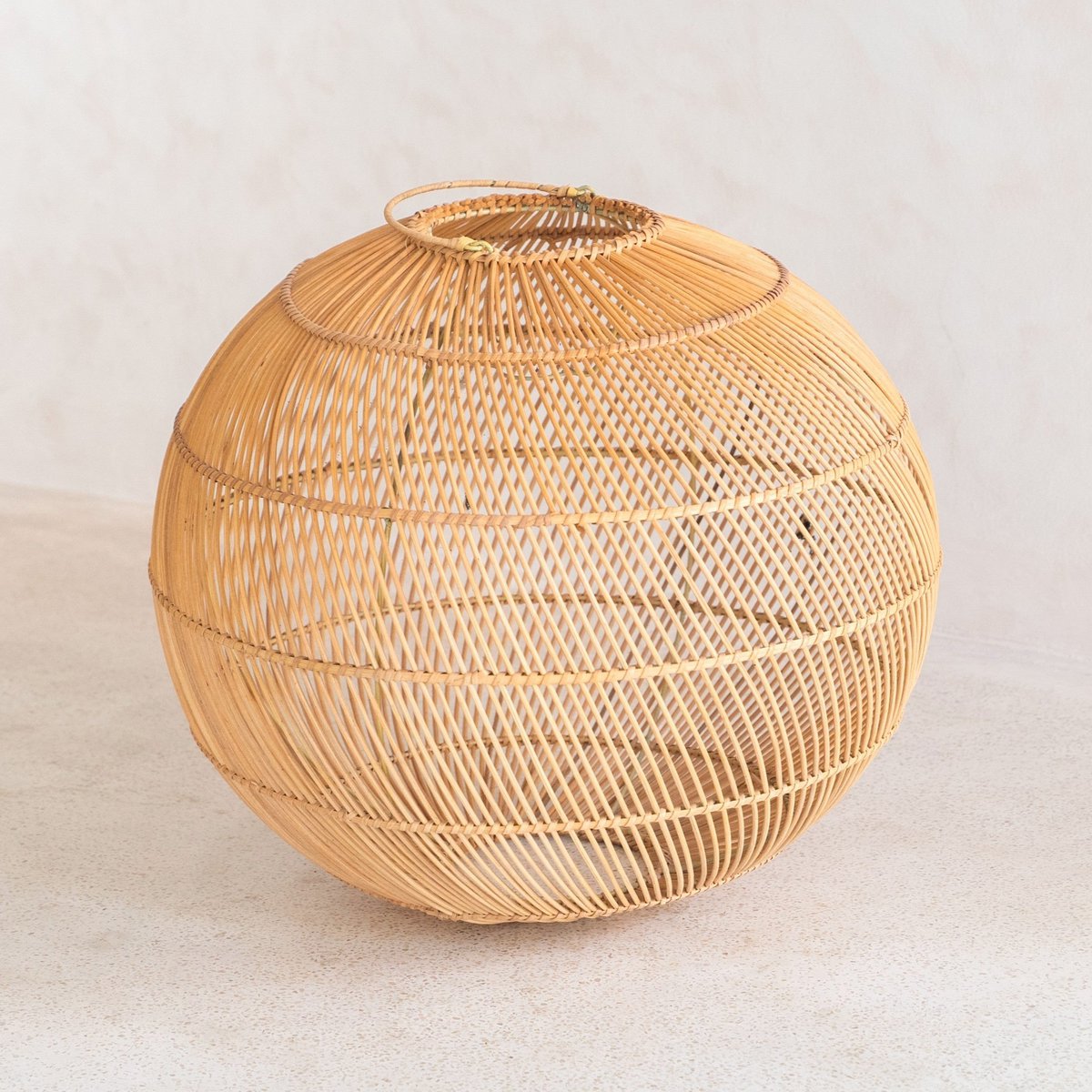 Round Rattan Lampshade - Boho hanglamp Modern - Handgemaakte plafondlamp - Sferische natuurlijke hanglamp (Ø 40/50 cm) Kencana – Soeji (foto 2 van 6)