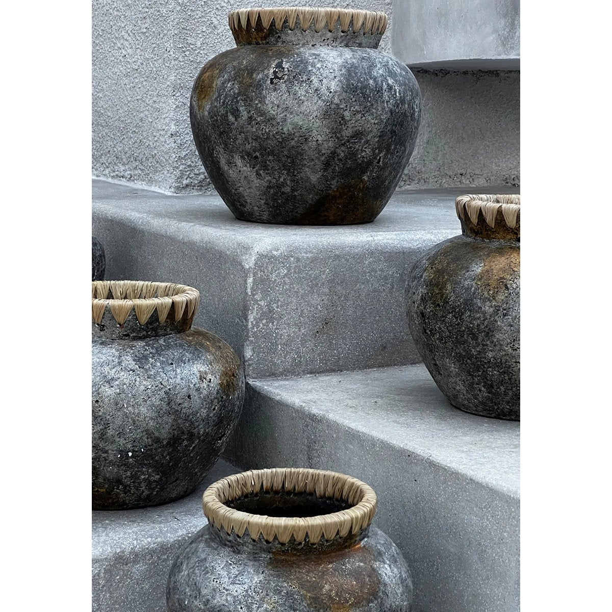 De Styly Vaas - Antiek Grijs - S – Bazar Bizar Living (foto 4 van 6)