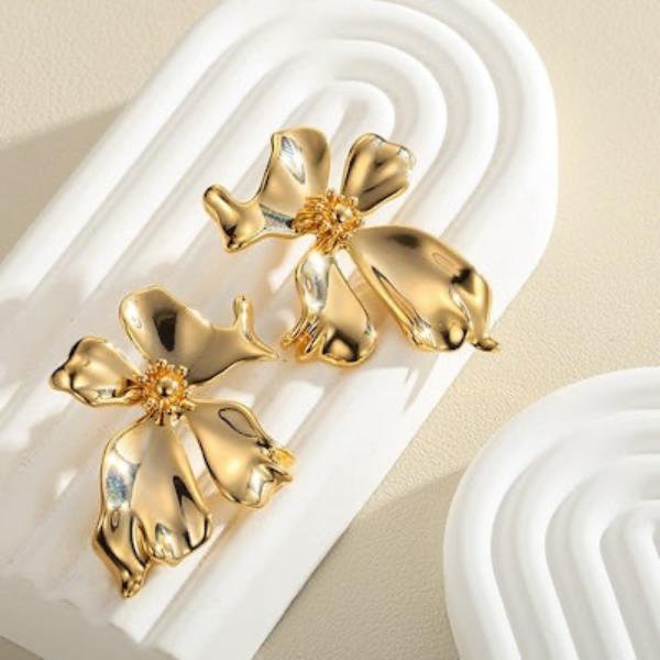 Vintage Blumen Ohrstecker – Gold & Silber | Elegantes Design