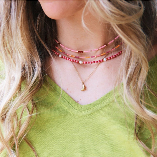 Fijne ketting met een ovale parelbedel
