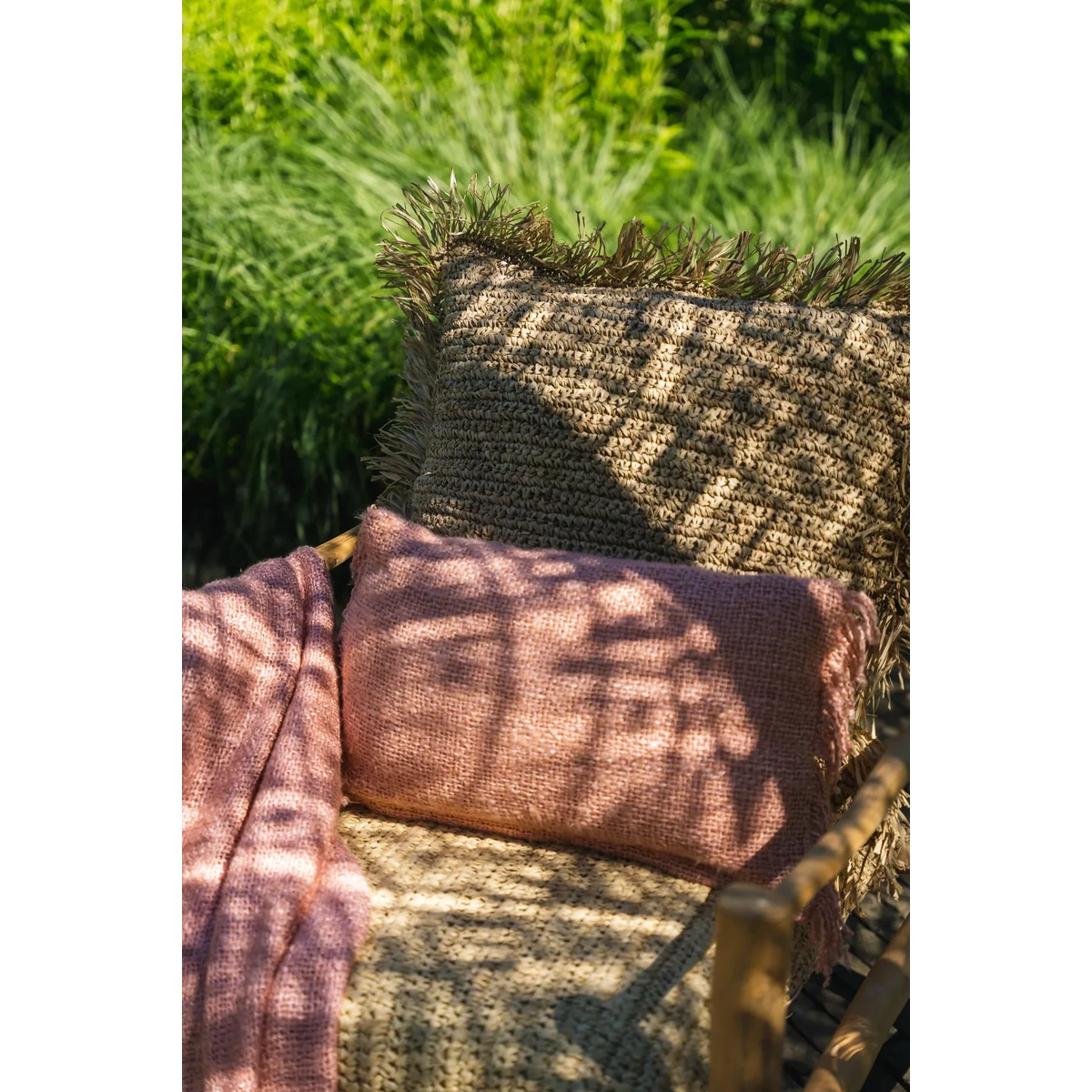 The Oh My Gee Kussenhoes - Zalmroze - 30x50 – Bazar Bizar Living (foto 2 van 8)
