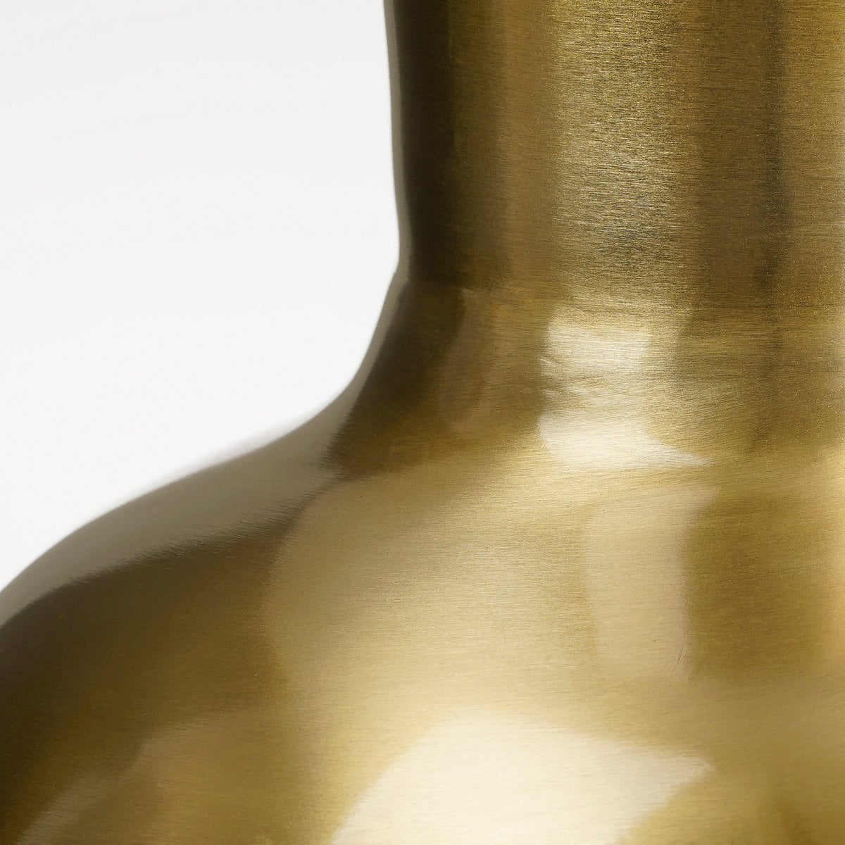 Vaas Dara Goud – Mica Decorations (foto 4 van 5)