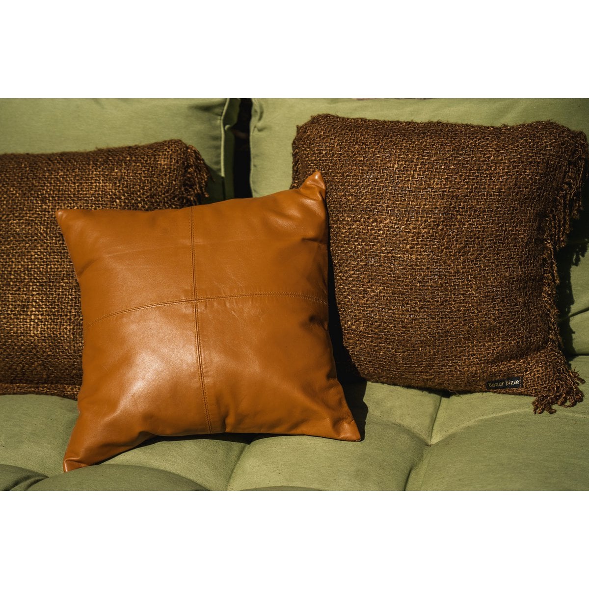 The Four Panel Leren Kussenhoes - Camel - 40x40 – Bazar Bizar Living (foto 6 van 7)