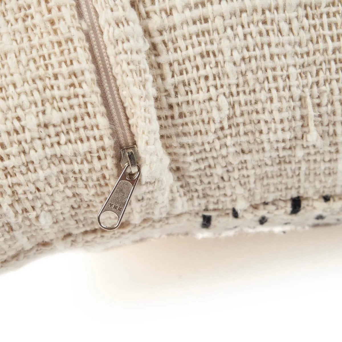 The Misty Kussenhoes - Natuurlijk Zwart – Bazar Bizar Living (foto 6 van 8)