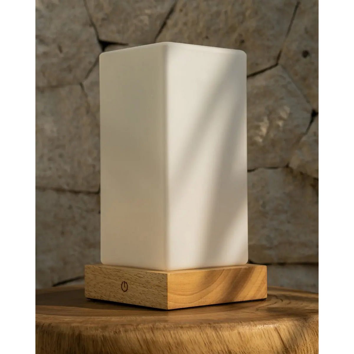 Zayn lichtbruine houten oplaadbare tafellamp – Tavellio - Amsterdam (foto 7 van 7)