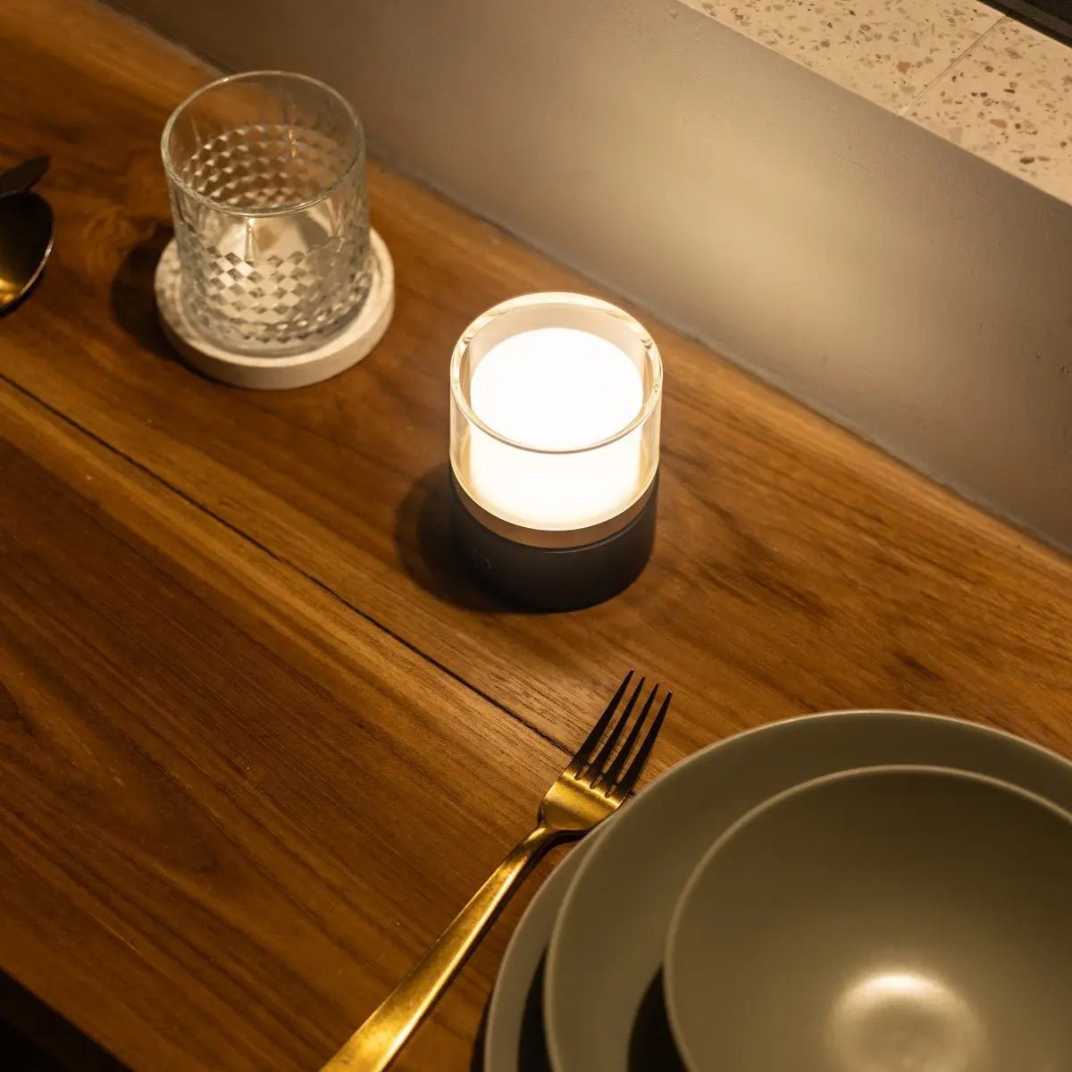 Leo Donkerbruine Oplaadbare Lamp – Tavellio - Amsterdam (foto 3 van 14)