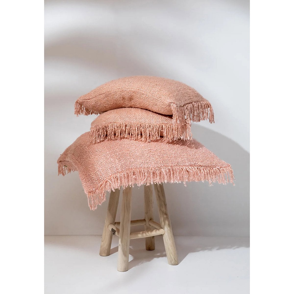 The Oh My Gee Kussenhoes - Zalmroze - 60x60 – Bazar Bizar Living (foto 4 van 7)