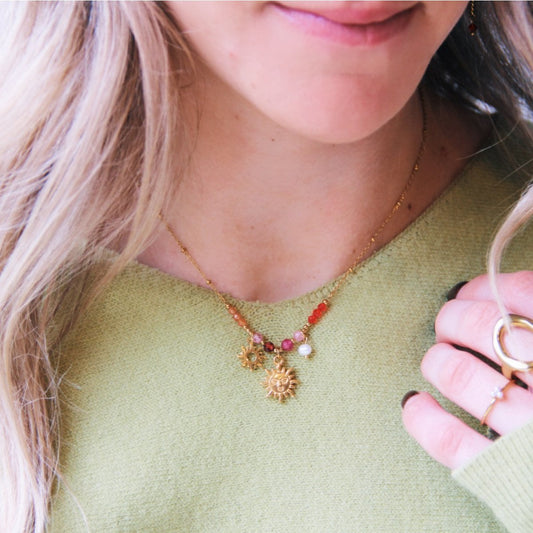 Fijne bedelketting met facetten, zon en parels - roze/rood/oranje