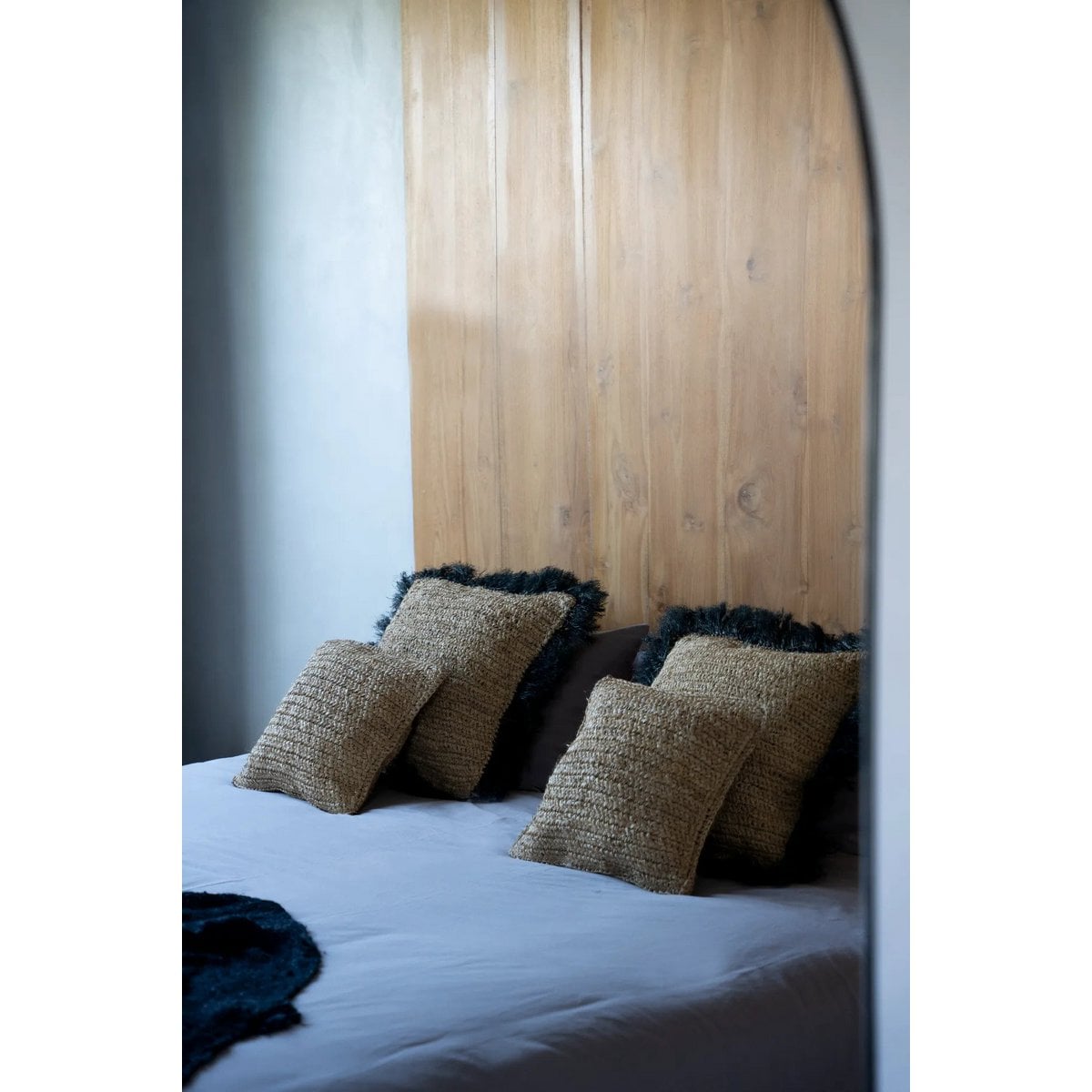 De Raffia Kussenhoes Vierkant - Naturel Zwart - 60x60 – Bazar Bizar Living (foto 4 van 5)