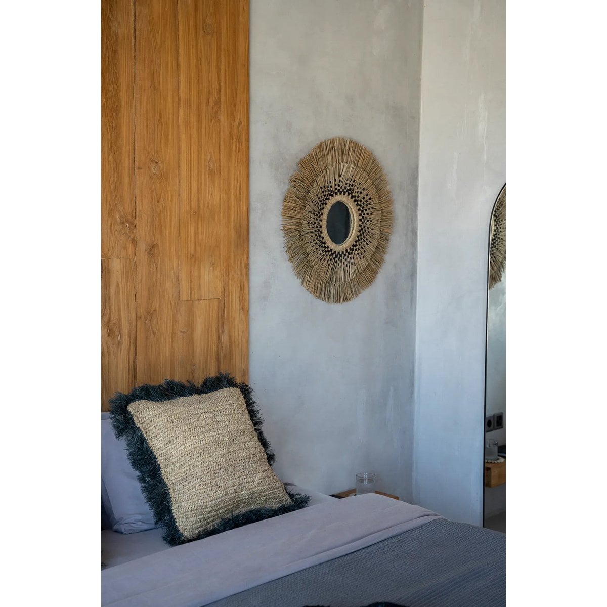 De Raffia Kussenhoes Vierkant - Naturel Zwart - 60x60 – Bazar Bizar Living (foto 3 van 5)