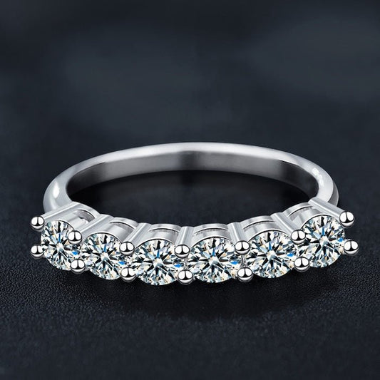 LanLivia Sparkling Moissanite Ring