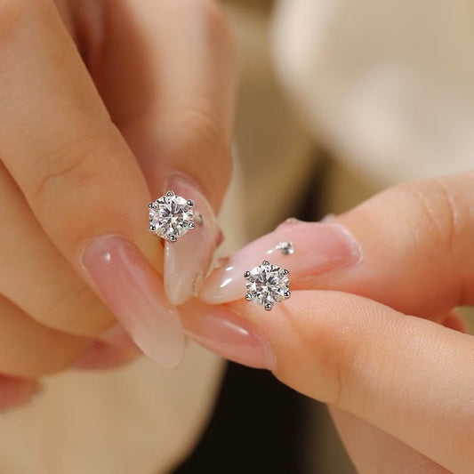 LanLivia Solitaire Moissanite Studs