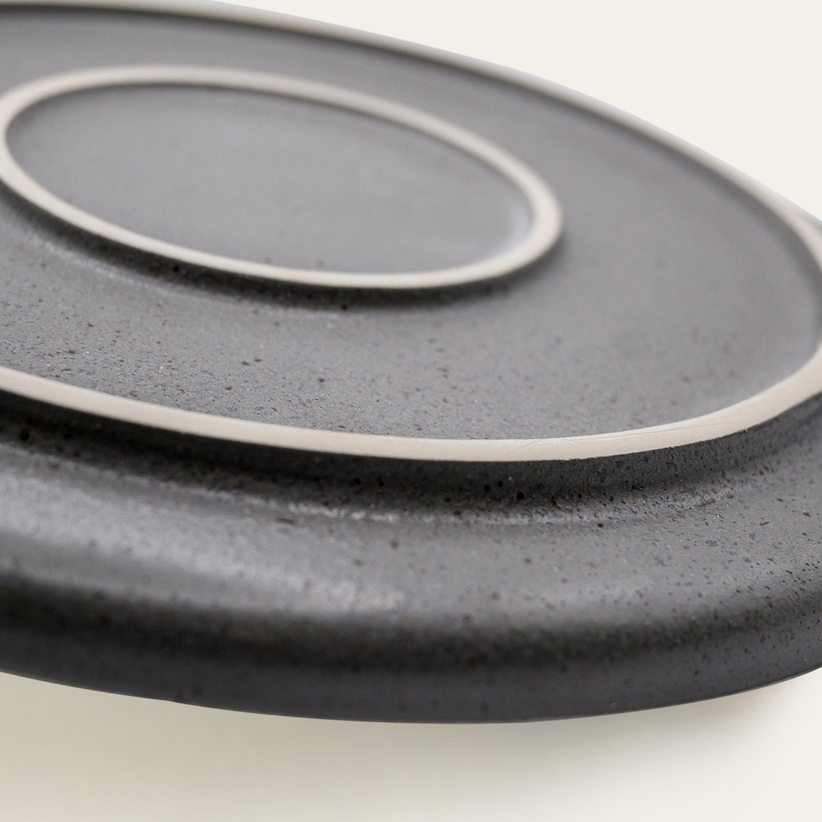 Bord Ddoria klein – EDDA Stoneware (foto 10 van 13)