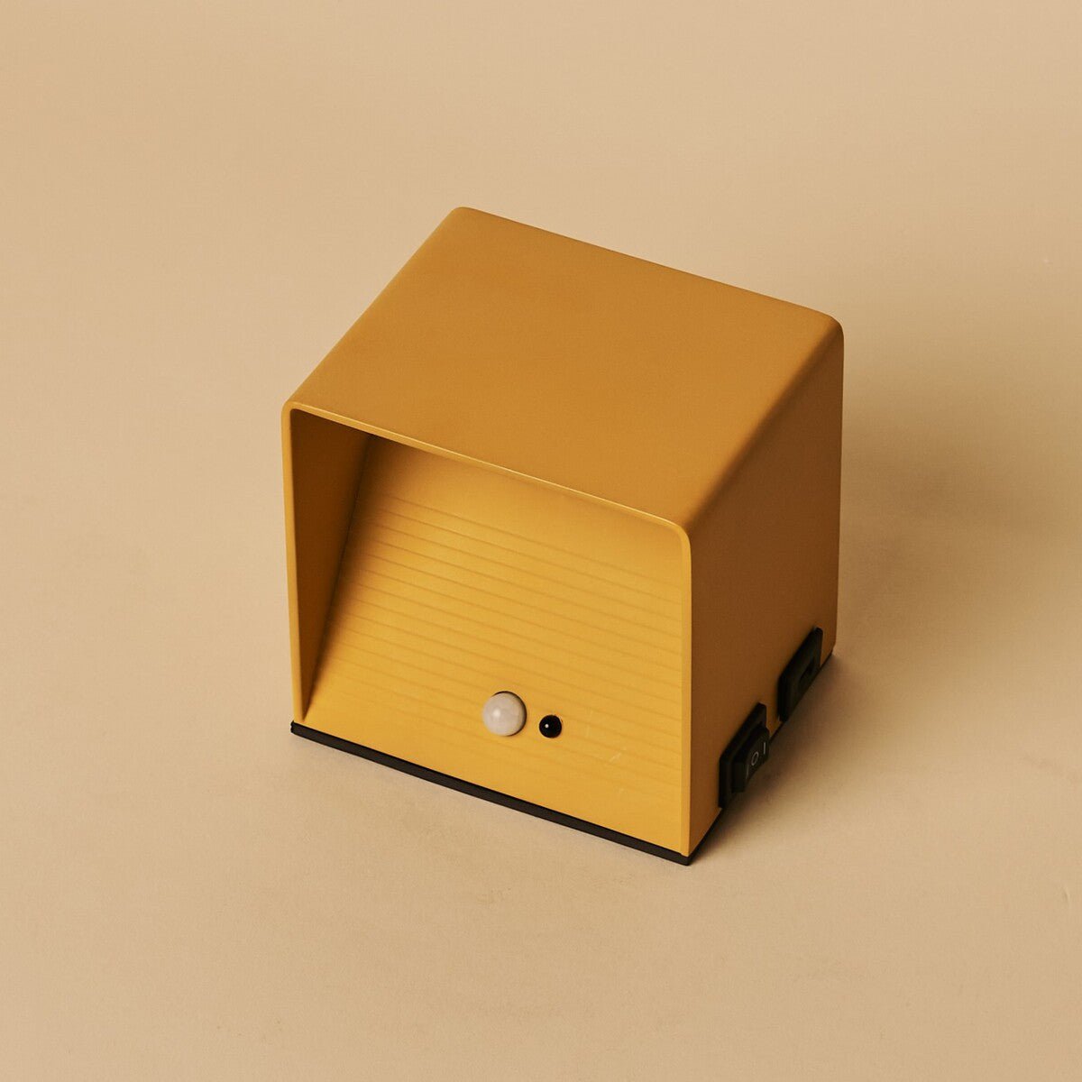 Tess Ocker Geel Wandlamp - Bewegingsmelder & 20 Lichtstanden – Tavellio - Amsterdam