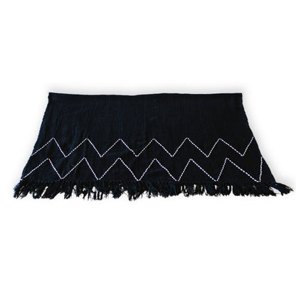 Zwarte plaid handgeweven – Boho sprei – geruite franjes en zigzagpatroon – gezellige bankdeken – katoenen plaid 140x200 cm LINGGAH
