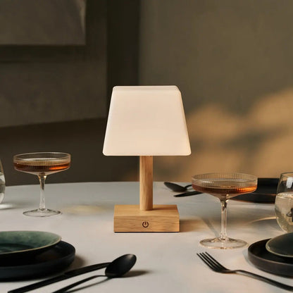 Tommy lichtbruine houten oplaadbare tafellamp