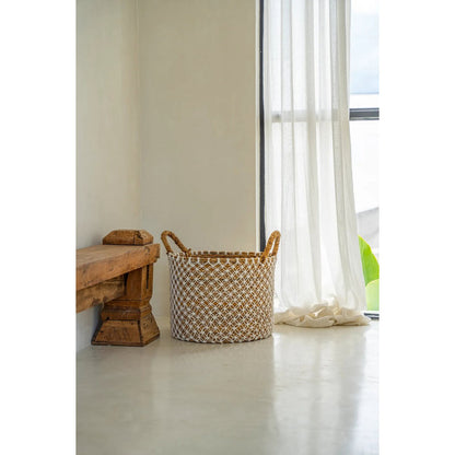 De gekruiste gestikte macrame -mand - s