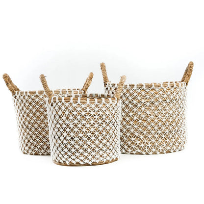 De gekruiste gestikte macrame -mand - s