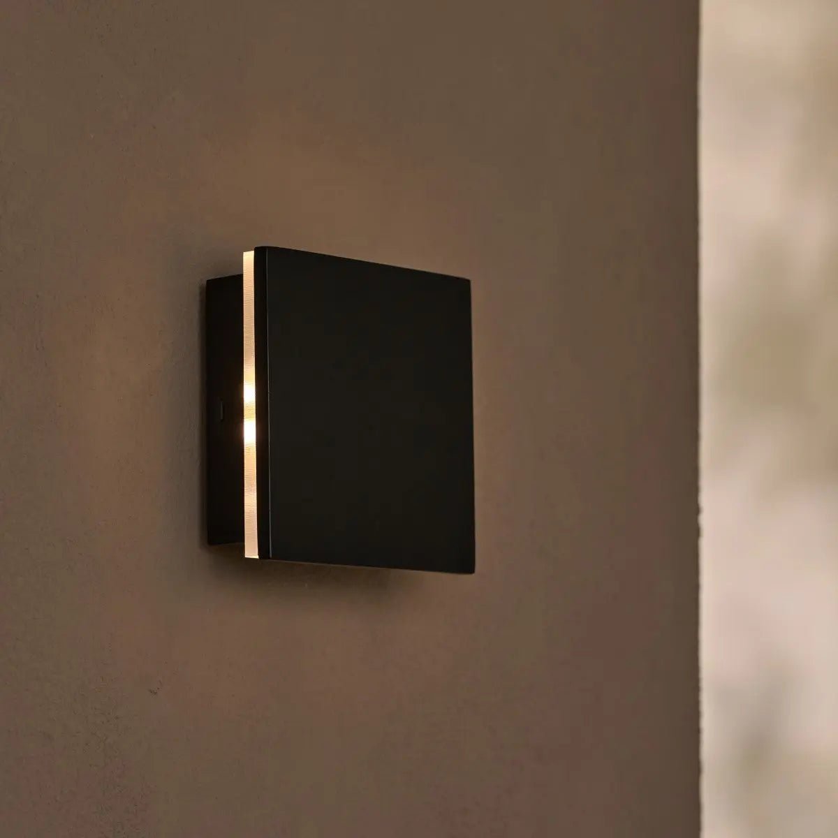 Lane zwarte oplaadbare wandlamp – Tavellio - Amsterdam (foto 3 van 14)