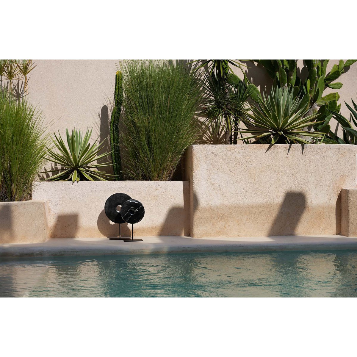 The Marble Disc on Stand - Zwart - L – Bazar Bizar Living (foto 2 van 4)
