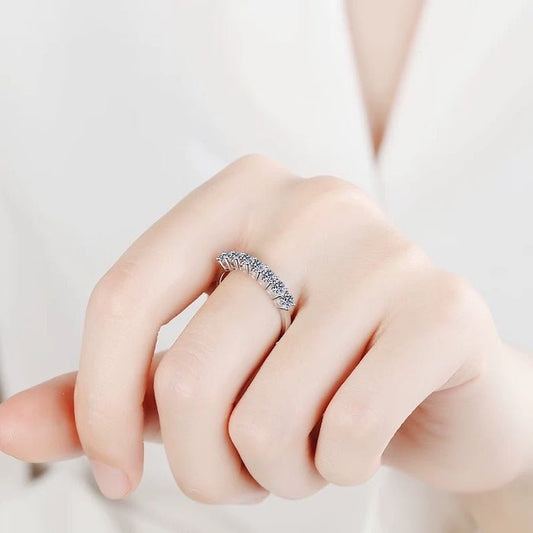 LanLivia Sparkling Moissanite Ring