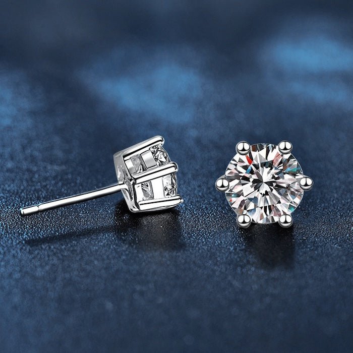 LanLivia Solitaire Moissanite Studs