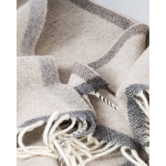 Merino/kasjmier plaid Milano - beige – MoST Blankets (foto 2 van 5)