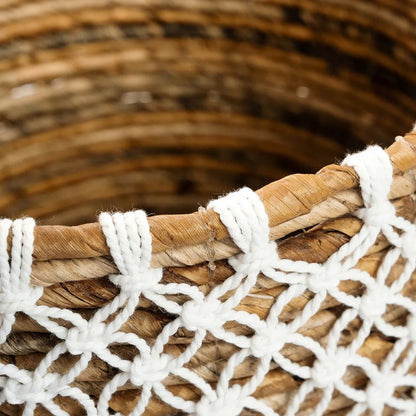 De gekruiste gestikte macrame -mand - s