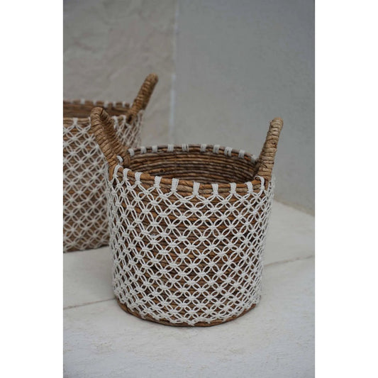 De gekruiste gestikte macrame -mand - s