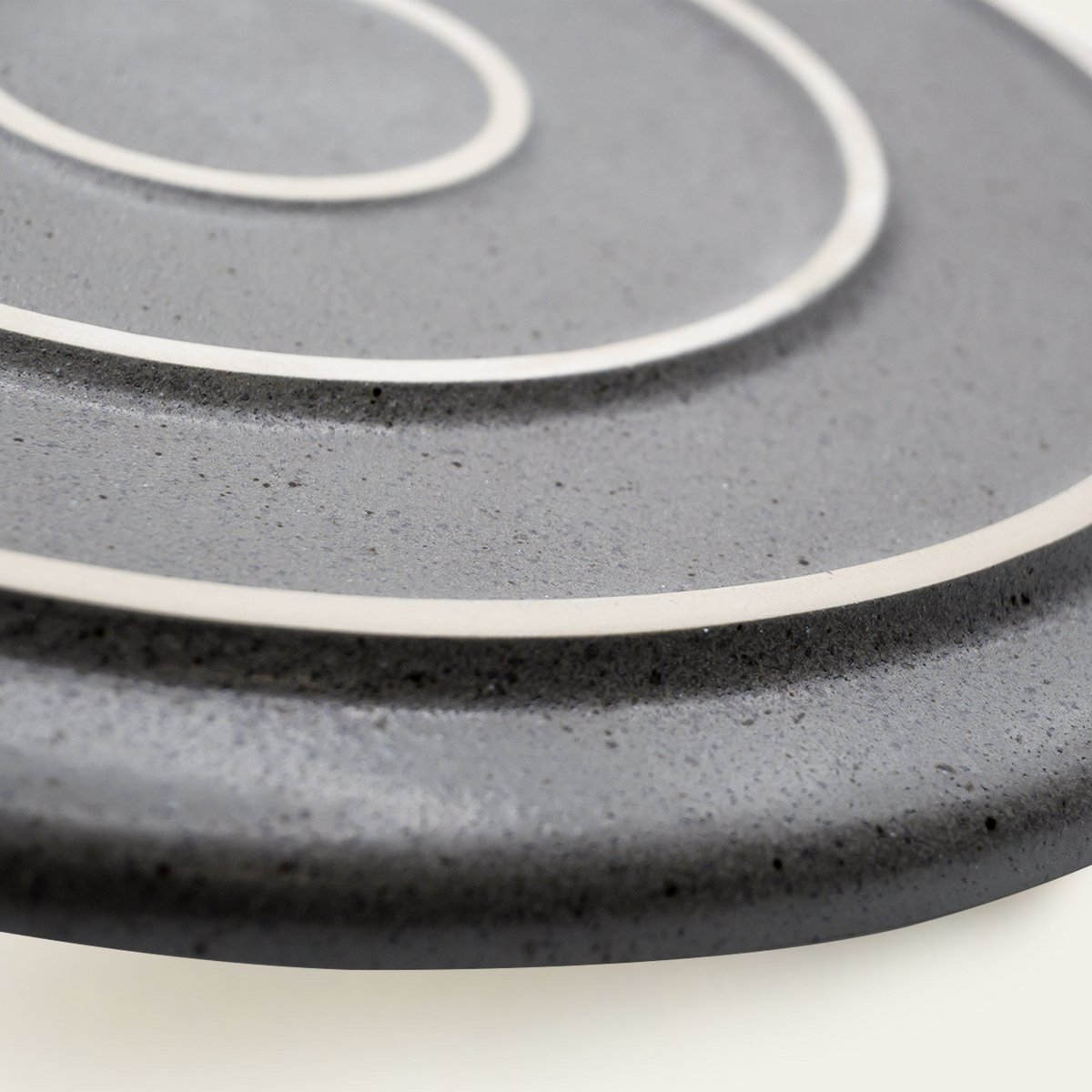 Bord Ddoria Groot – EDDA Stoneware (foto 10 van 11)