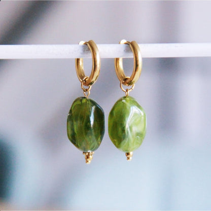 Oorbellen met nugget-bedel – groen