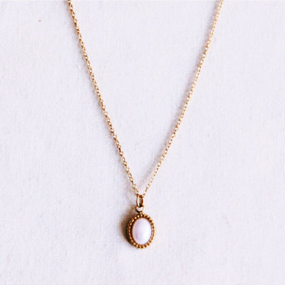 Fijne ketting met een ovale parelbedel