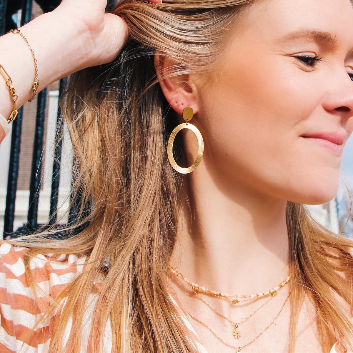 Bazou Statement Oorbel Ovale Ring