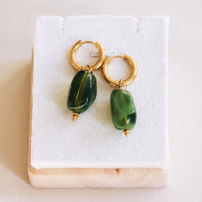 Oorbellen met nugget-bedel – groen