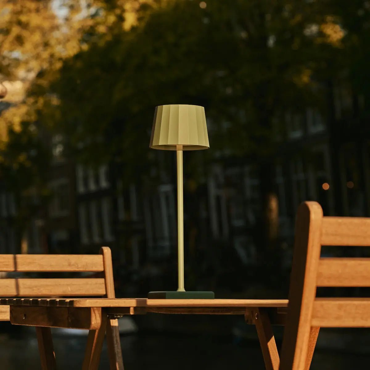 Wouter Saliegroene oplaadbare tafellamp – Tavellio - Amsterdam (foto 19 van 20)