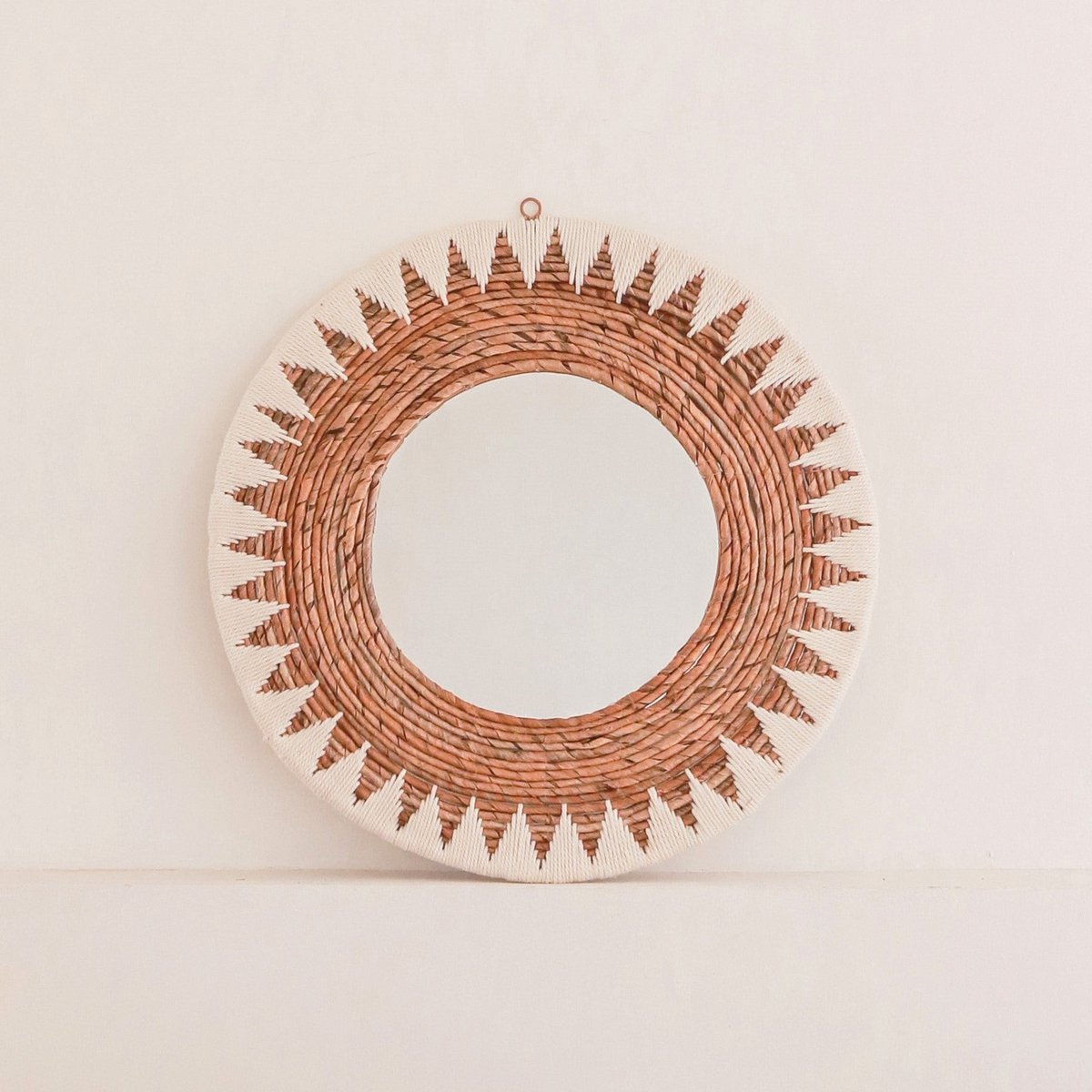 Ronde Boho Spiegel 60 cm | Handgemaakte geweven wandspiegel AWAN | Wanddecoratie met patroon gemaakt van katoenen koorden – Soeji