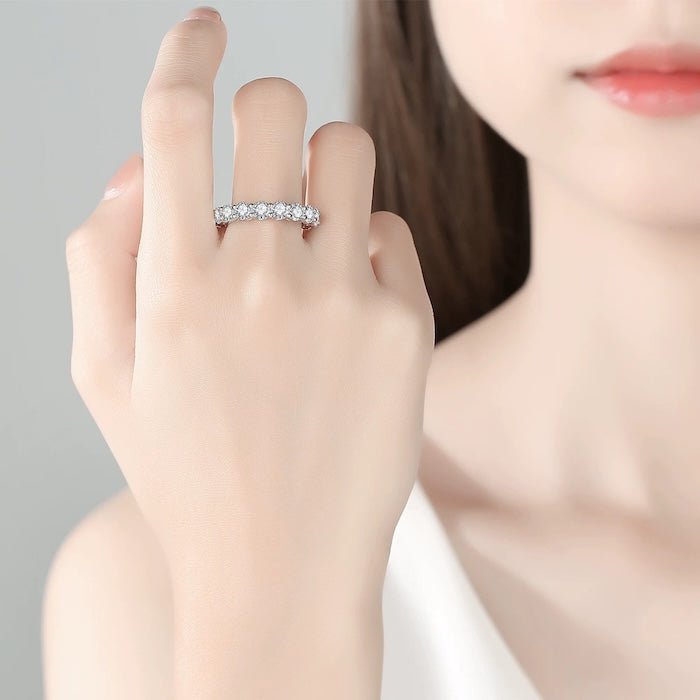 LanLivia Sparkling Moissanite Ring