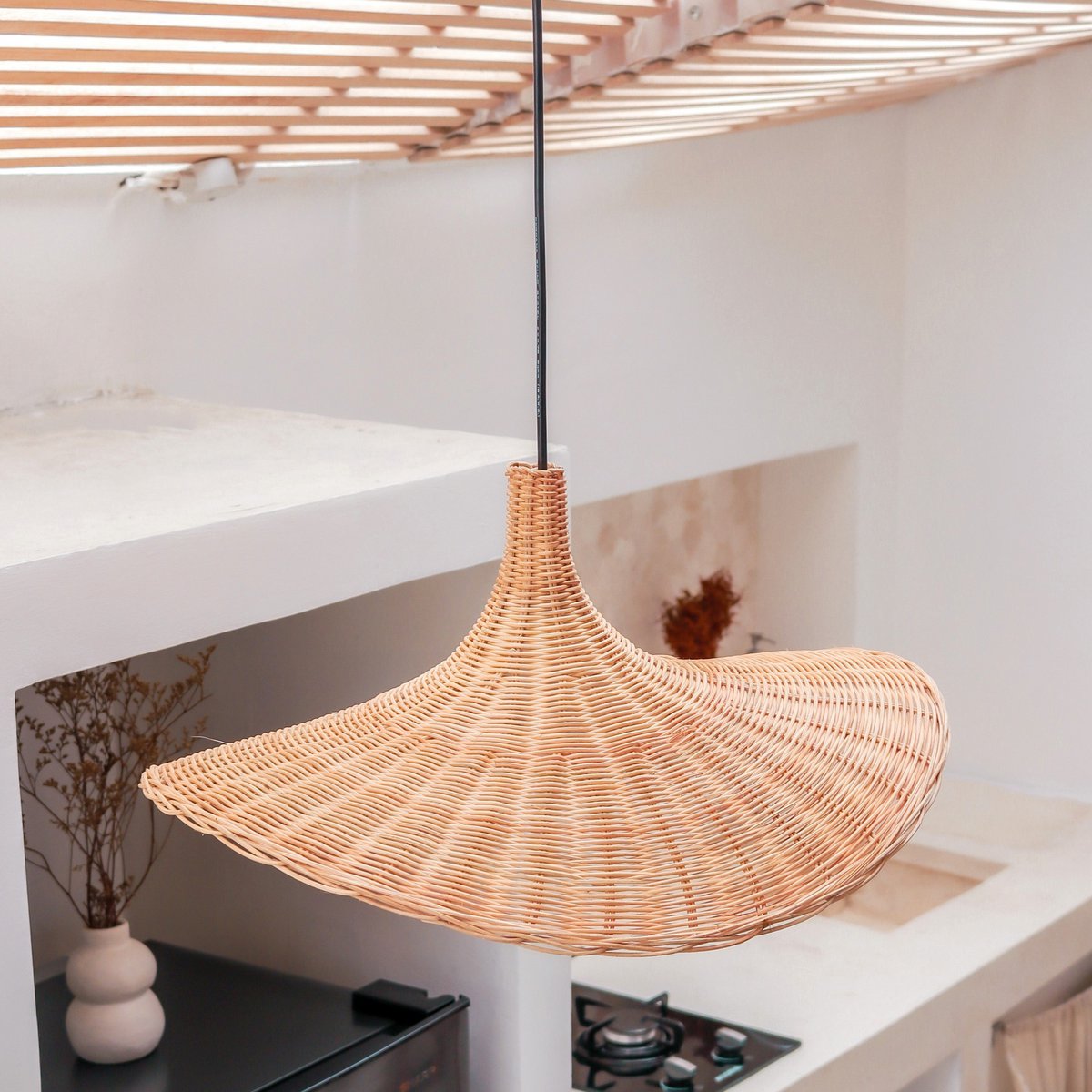 Rotanlamp | Natuurlijke lampenkap SAYAN trechtervormige hanglamp gemaakt van natuurlijke vezels (2 maten) – Soeji (foto 3 van 8)