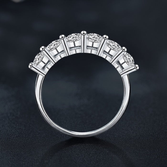 LanLivia Sparkling Moissanite Ring