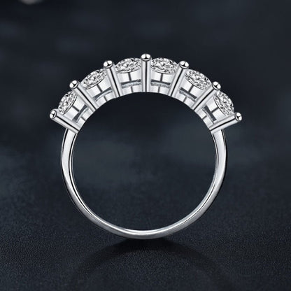 LanLivia Sparkling Moissanite Ring