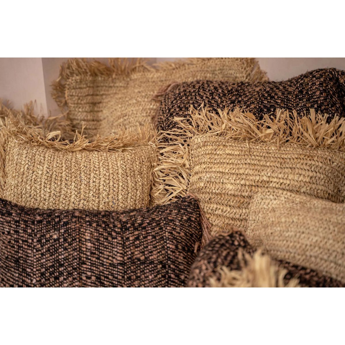 The Oh My Gee Kussenhoes - Zwart Koper - 30x50 – Bazar Bizar Living (foto 4 van 7)